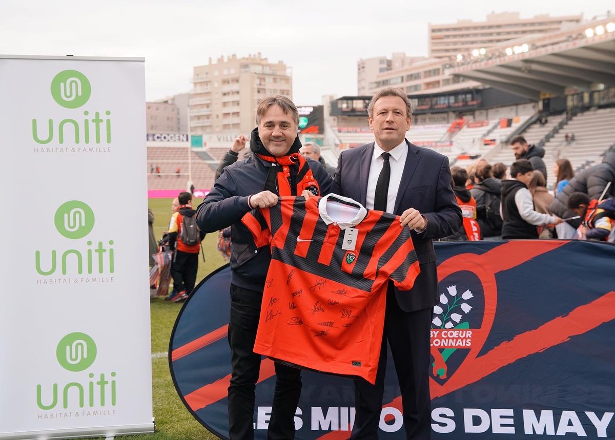 𝓜𝓲𝓷𝓸𝓽𝓼 𝓭𝓮 𝓜𝓐𝓨𝓞𝓛 x <a href="/UnitiHabitat/">UNITI Habitat</a> 🔴⚫️

Les enfants de la Ville de La Londe Les Maures sont venus au match #RCTSP ce week-end et ont foulé la pelouse de Mayol en compagnie de Mathieu Tanguy &amp; Matteo Le Corvec. 

#ParceQueToulon