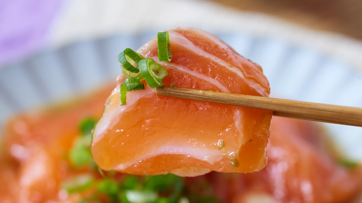 サーモンはあの調味料が合う？！和えて乗せれば出来上がりのとっても簡単なサーモンレシピ！