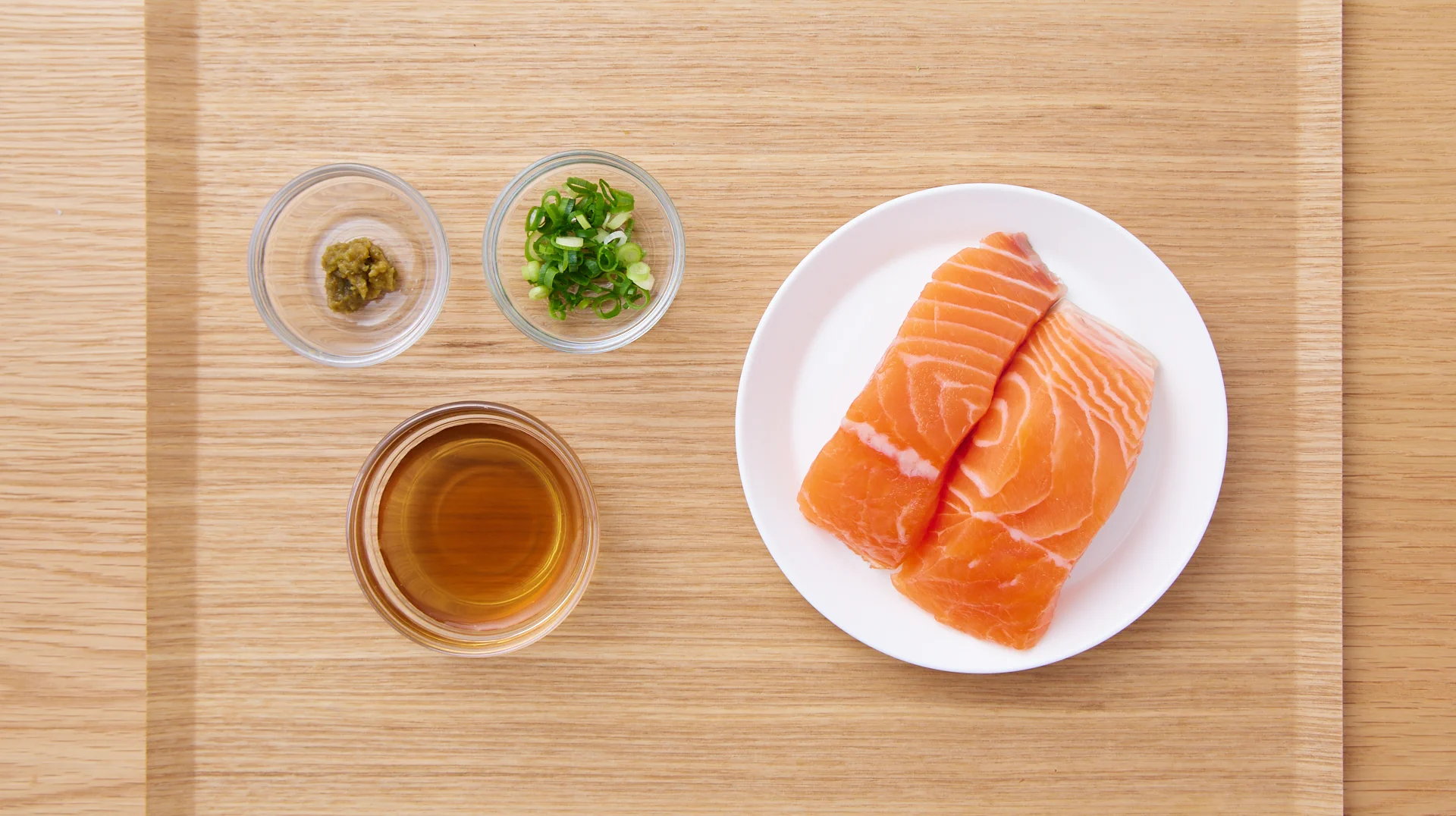 サーモンはあの調味料が合う？！和えて乗せれば出来上がりのとっても簡単なサーモンレシピ！