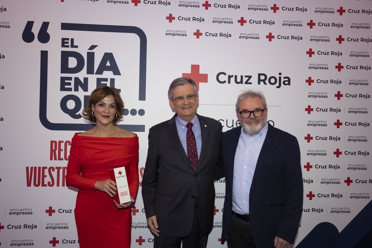 🤝<a href="/CruzRojaCV/">Cruz Roja en Comunidad Valenciana</a> reconoce a Fundación Mutua Levante como una de las empresas de la C. Valenciana por su colaboración en esta organización humanitaria

🏆 Durante el acto el Pdte. Autonómico Rafael Gandia, entregó el premio al Vicepresidente Elena Turrión y al Patrono <a href="/xavicortes/">Xavi Cortes</a>