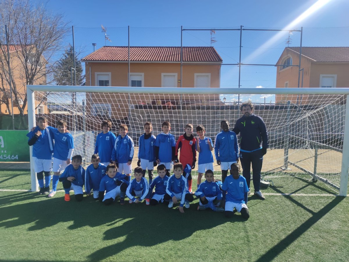 cd_yunquera's tweet photo. 👦 #CanteraCDY |

🔹 Dos empates sacaron nuestros alevines este fin de semana pasado.

📸 Alevín 2013

#123yunquera 💙 #DeporteEscolar https://t.co/8XbuifbDPI