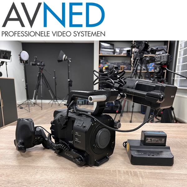AVNed's tweet photo. 🎥 'Nieuwe' Occasions 🎥  De afgelopen tijd zijn er een aantal zeer fraaie occasion items binnen gekomen. Deze zijn uiteraard te bezichtigen(en te testen) in onze showroom óf bekijk ze op onze website ➡➡➡➡ https://t.co/T8K7oQOPQB https://t.co/Qf9oslHtF9