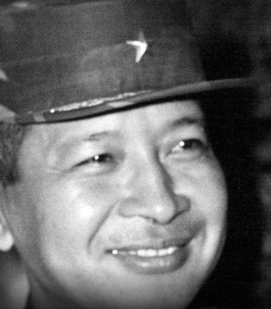 Si Jago Perang Dalam peta militer di Tanah Air, HM. Soeharto masuk kategori sebagai 'jago perang”. Kemampuan pak Harto, itu; dalam memimpin operasi pertempuran disetarakan dengan perwira lain, yang  juga  dikenal sebagai jago perang,