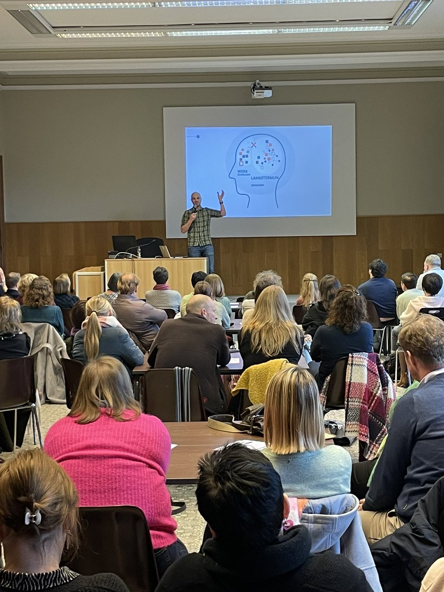 Vanmorgen een inspirerende sessie mogen bijwonen van collega <a href="/MichielWils/">Michiel Wils</a> rond enkele bouwstenen van Wijze Lessen! Een absolute aanrader. @ExCELThomasMore