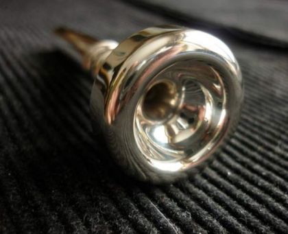 trompette_'s tweet photo. https://t.co/mBCFsmt4mn
C'est quoi, une embouchure de trompette ? Quelle sont ses avantages ? 

#coursdetrompette #trompette #coursdechant #alaindamien #chant #musique #profdepiano #instamusic #studiomichal #spiew https://t.co/ZSsLWeXUfd
