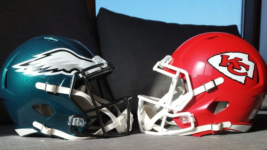 ya tenemos #SuperBowlLVII Disponibles los cascos de los <a href="/Eagles/">Philadelphia Eagles</a> y <a href="/Chiefs/">Kansas City Chiefs</a> con envío gratis además de los otros equipos.  tfasports.com/cascos-nfl?lim…