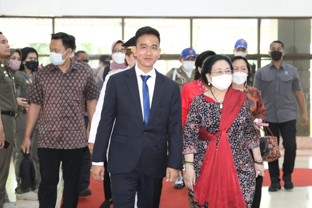 RI 1 dan DKI 1, insyaAllah.💞

Ganjar penerus Jokowi, selanjutnya Gibran penerus Ganjar, begini aja terus sampai kadrun musnah.