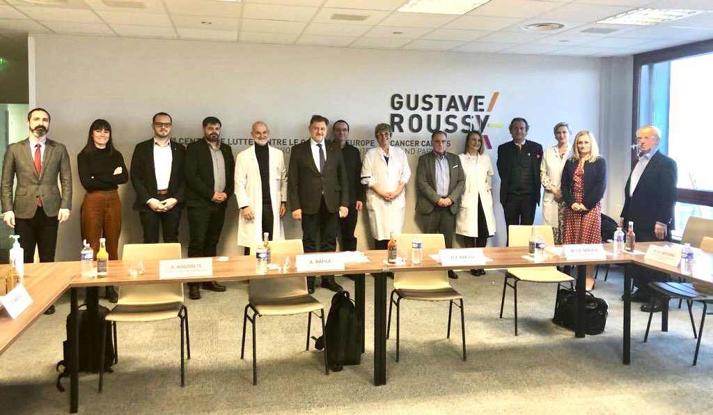 GustaveRoussy's tweet photo. @GustaveRoussy a eu l’honneur d’accueillir M. Alexandru Rafila, Ministre de la Santé de #Roumanie, venu en savoir plus sur l’expertise et la vision stratégique de #GustaveRoussy pour implémenter un nouveau #PlanCancer en Roumanie. https://t.co/9oUlFiKHKG
