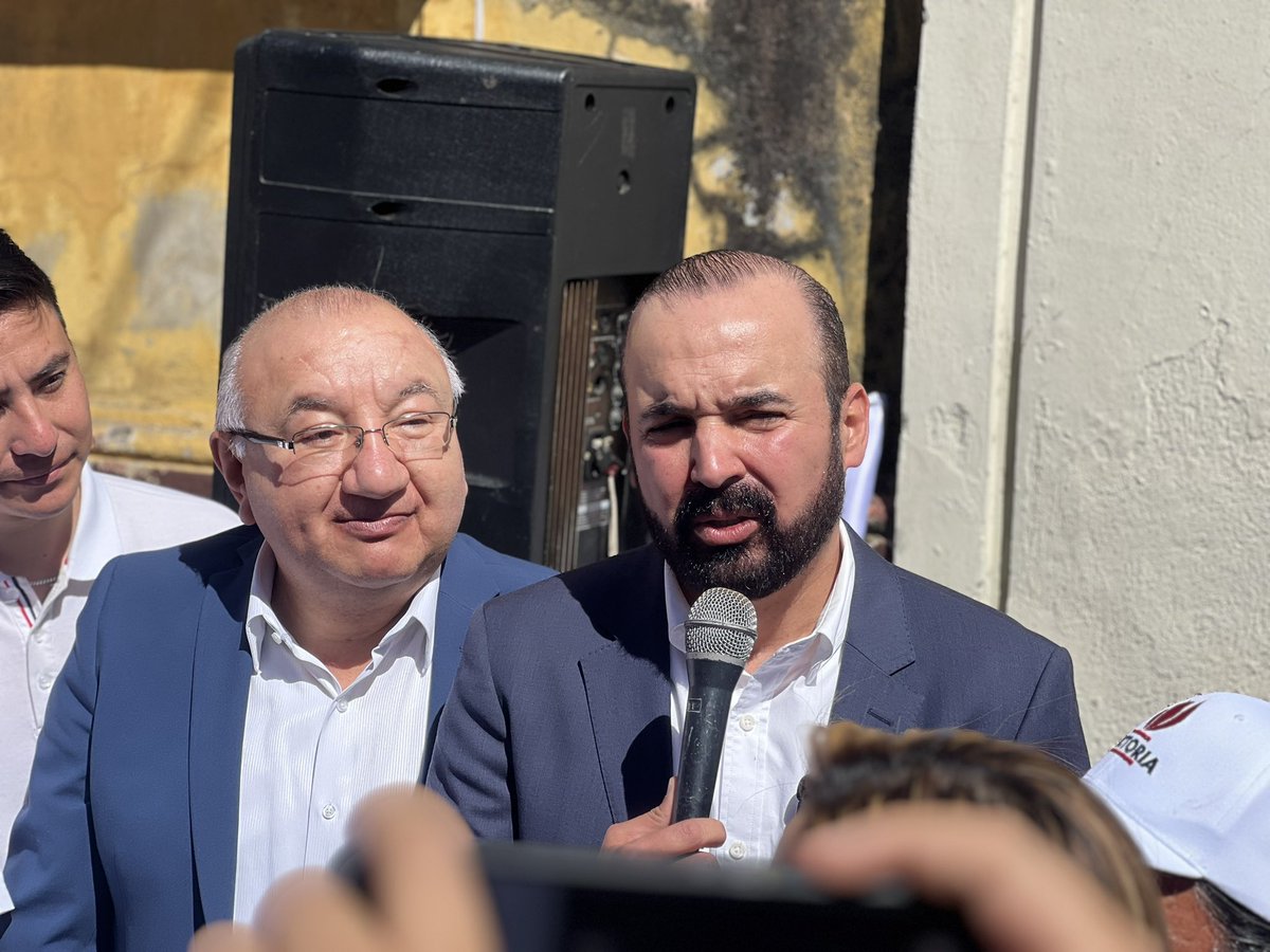 hmontenegroGT's tweet photo. #DecisionLibre | Amílcar Rivera y Fernando Mazariegos, binomio del partido Victoria, presentan su expediente para ser inscritos como candidatos a la presidencia del país. Son el binomio número 12 en hacerlo. @prensa_libre @Guatevision_tv https://t.co/fDTSvHWdpA