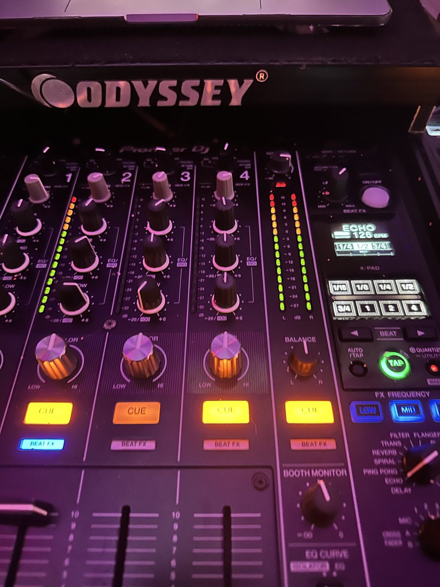 Ok but why you gotta hand it off to me like  like this. 😭