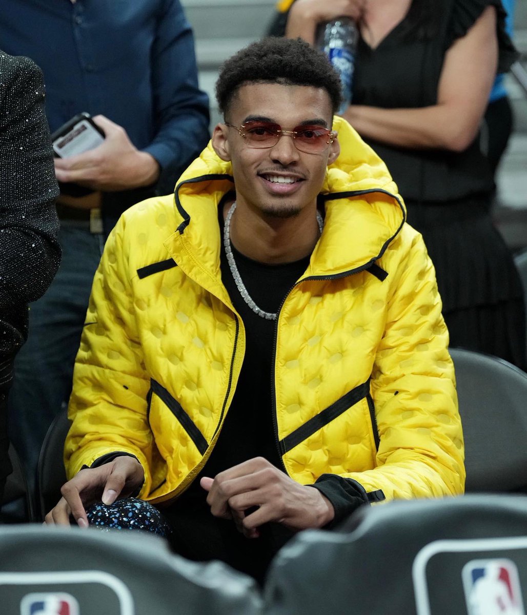 Victor Wembanyama is ready for Detroit 😂👓 #Pistons