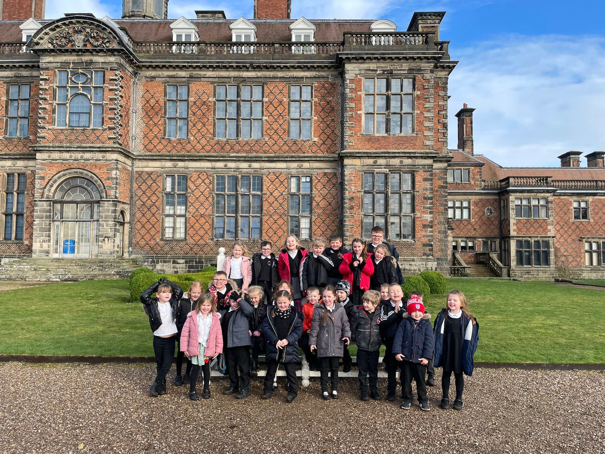 Very proud of our brilliant year 1’s @ Sudbury Hall learning all about how play has changed over time. Our children did some great work on chronology too! Thank you for having us @museumofchild #primaryhistory 🪀🪁🚂🚋 @TheGreenInfants @FhtHistory