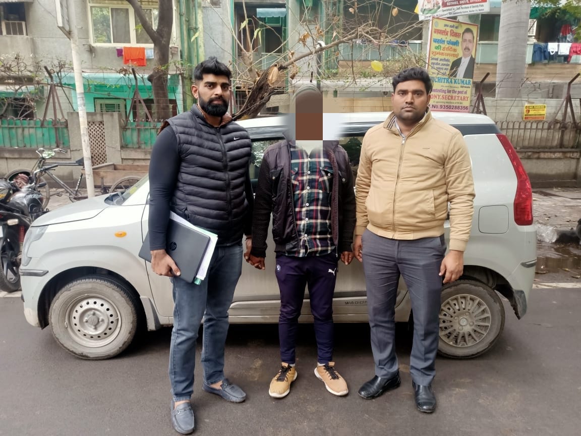 dcp_outernorth's tweet photo. A desperate criminal having several previous involvements, absconding for the last 10 years, who was declared proclaimed offender in 2012, in a case of Burglary has been arrested by the special P.O team of P.S Narela Industrial Area #OuterNorth district under #OperationPrahar https://t.co/AhZzGQKHOm