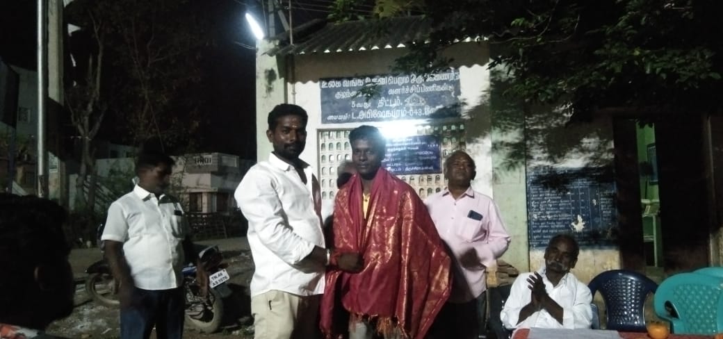 vivek19935's tweet photo. நேற்று #திருச்சி #இலால்குடி #Lஅபிஷேகபுரம் கிராமத்தில்  நடந்த  கல்வி பொருளாதாரம் அரசியல் மற்றும் 
#பட்டியல்வெளியேற்றம் தொடர்பாக கலந்தாய்வு கூட்டம் நடைபெற்றது. #தேவேந்திரகுலவேளாளர்_முன்னேற்ற_சங்கம்_இலால்குடி 
🙏 புரட்சி தொடரும் 🙏 https://t.co/cmaAc0W0km