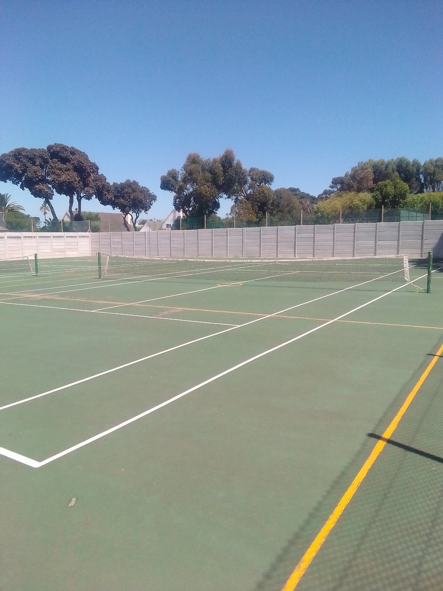 peterjohnmoses's tweet photo. Blessed to call this my office for a few hours every Monday and Wednesday 🙏🏽 .. something I've dreamed about and this year I'm able to live that dream! #DontQuitOnYourDreams 
#TennisLife #CoachPJ 
@BadDawgCT 
Now to make this my whole day every day.. it's coming! 👊🏽🎾 https://t.co/gsBTUGsB4v