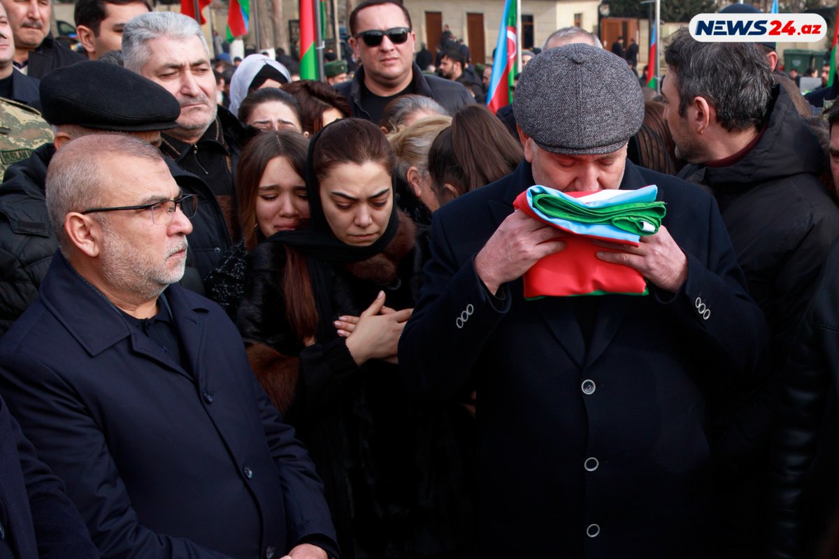 ruhi_aliyeva's tweet photo. Allah şəhidimizə rəhmət eləsin.
Foto: @TeymurMammadov7 
#Azerbaijan https://t.co/HMtZDReOMp