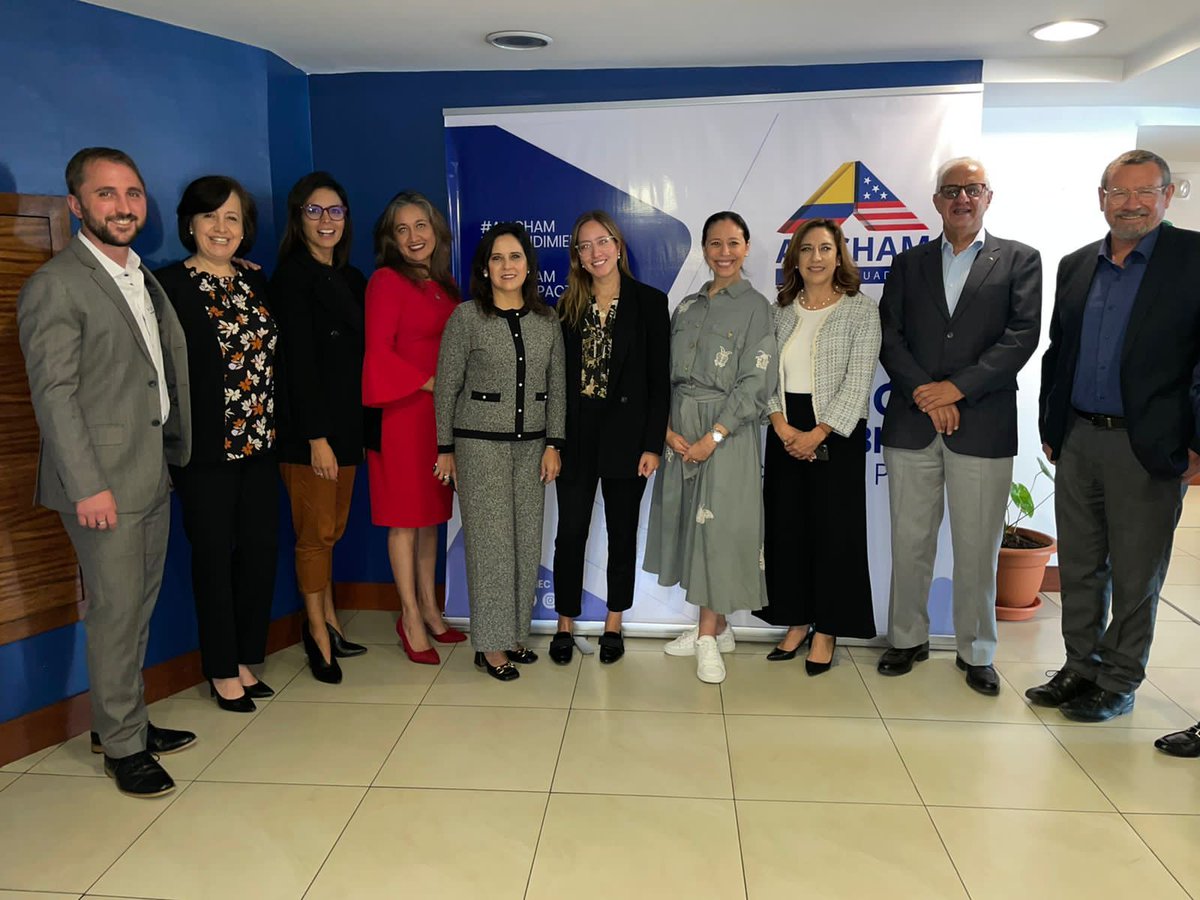 amchamec's tweet photo. 🤝 #SociosAmcham
Con entusiasmo recibimos esta mañana en nuestras oficinas a los nuevos socios de #AmchamQuito para compartir un desayuno de presentación y resaltar el trabajo coordinado que podemos impulsar juntos en beneficio de sus negocios.
¡Bienvenidos a #Amcham! https://t.co/lDmw4vk9o4