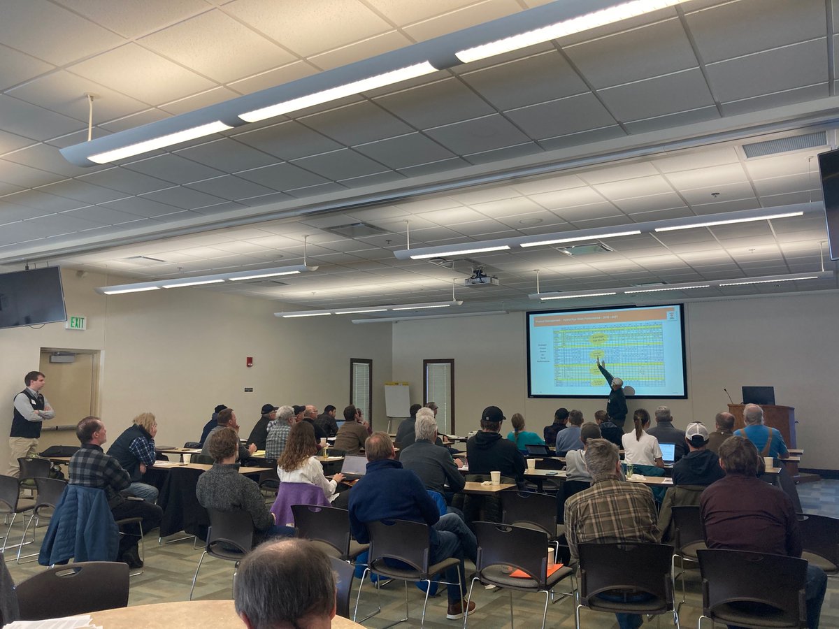 Great turnout at @ForeverGreenUMN event in Morris, MN to learn about #winterbarley, @KwsUS_Rye hybrid winter rye, #Kernza, and winter #camelina. Western MN growers interested in new crops to boost #continuouslivingcover
and #SoilHealth