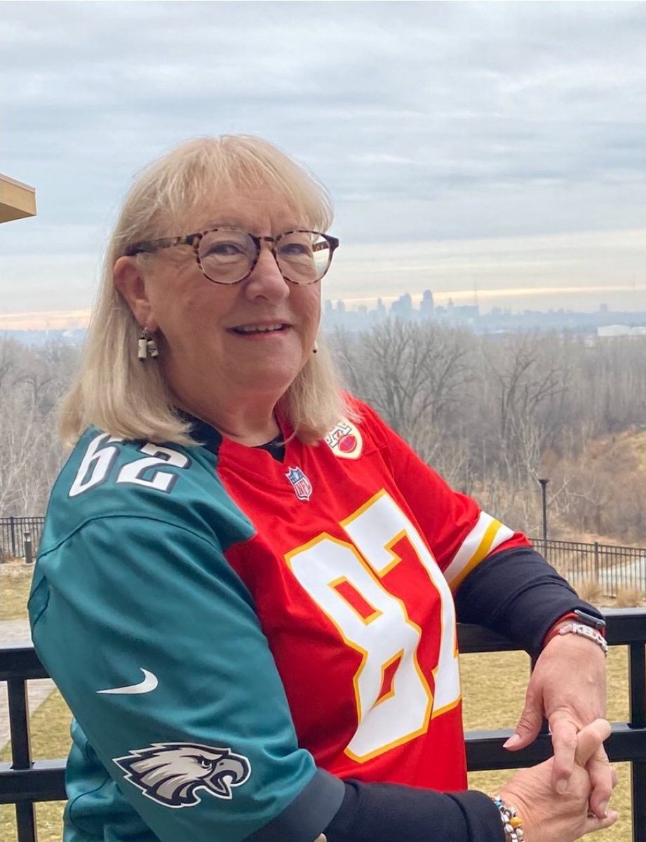 newheightshow's tweet photo. @SportsCenter @tkelce @JasonKelce Mama Kelce is a legend fr 👑 https://t.co/t142i930TT