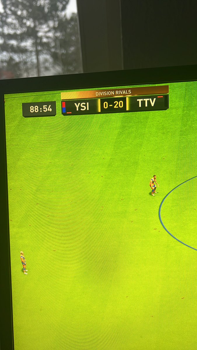 Bassdx181's tweet photo. @xperion_germany Mit @redbullAustria geht dann auch bei @EAFussball Divison Rivals gut rein 💪 https://t.co/Jo1wOgaUHT