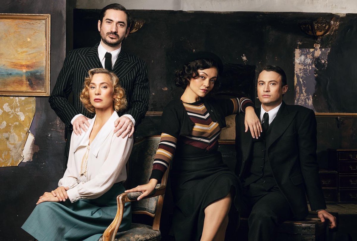 EMGENTSUK's tweet photo. The world will remember this cast!👀
 
@FrancesMayli and @JordanLukeGage are joined by George Maguire @JodieSamSteele @CleveRSeptember and Dom Hartley-Harris for a brand-new limited season of @Bonnie_clydeLDN 🖤
 
We loved getting these criminal cast pics with @DarrenPhotog 📸 https://t.co/jUusKmJCPD