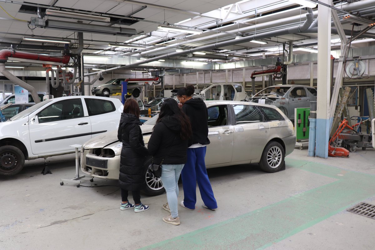 CFAFFC's tweet photo. #SSAM2023 Cette après-midi, le @CFAFFC a reçu les jeunes de l'association teame.95 pour leur faire découvrir les métiers de la carrosserie ! 👍🚗
Au programme : Visite des ateliers et échanges autour des différents métiers avec les formateur.
https://t.co/BiVWS4ClLT https://t.co/jrEjxMvYGj