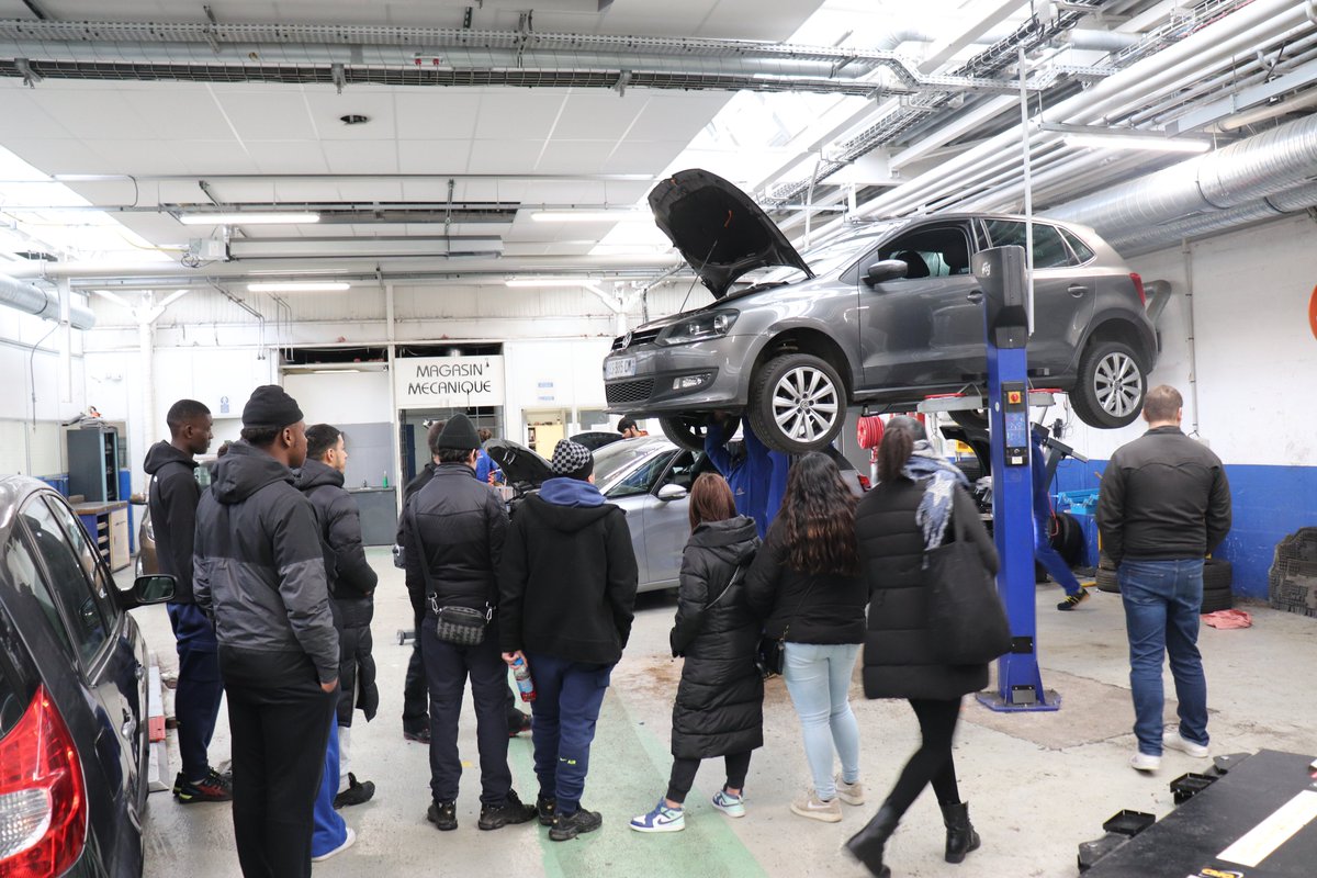 CFAFFC's tweet photo. #SSAM2023 Cette après-midi, le @CFAFFC a reçu les jeunes de l'association teame.95 pour leur faire découvrir les métiers de la carrosserie ! 👍🚗
Au programme : Visite des ateliers et échanges autour des différents métiers avec les formateur.
https://t.co/BiVWS4ClLT https://t.co/jrEjxMvYGj