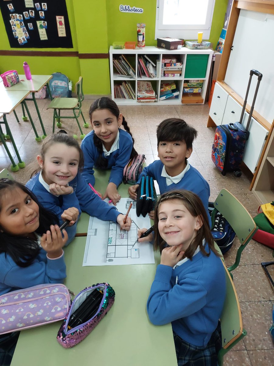 SanPablo_Cole's tweet photo. Escuela de paz ☮️ en el @SanPablo_Cole en el día de la Paz.
Trabajando la actividad de @UNICEF_EDU @unicef_es sobre nuestra escuela de paz #educaderechos #DiadelaPaz #centrosreferentes @UNICEFCyL https://t.co/CaTgU2bieQ
