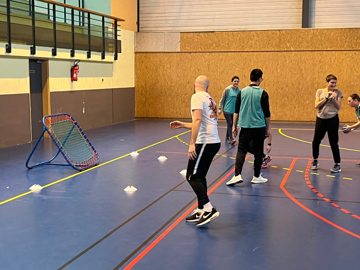 JulianPourchet's tweet image. Début du stage de 3 semaines EPS &quot;Olympisme et Territoire&quot; à destination des enseignants du 1er degré 78. 
1ere journée :
➡️ Jeux coopératifs
➡️ Rencontre avec Ludivine Loiseau, ancienne nageuse paralympique 🥇
➡️ Réflexion autour de la #sop2023
@PatardDominique @lair_sandrine