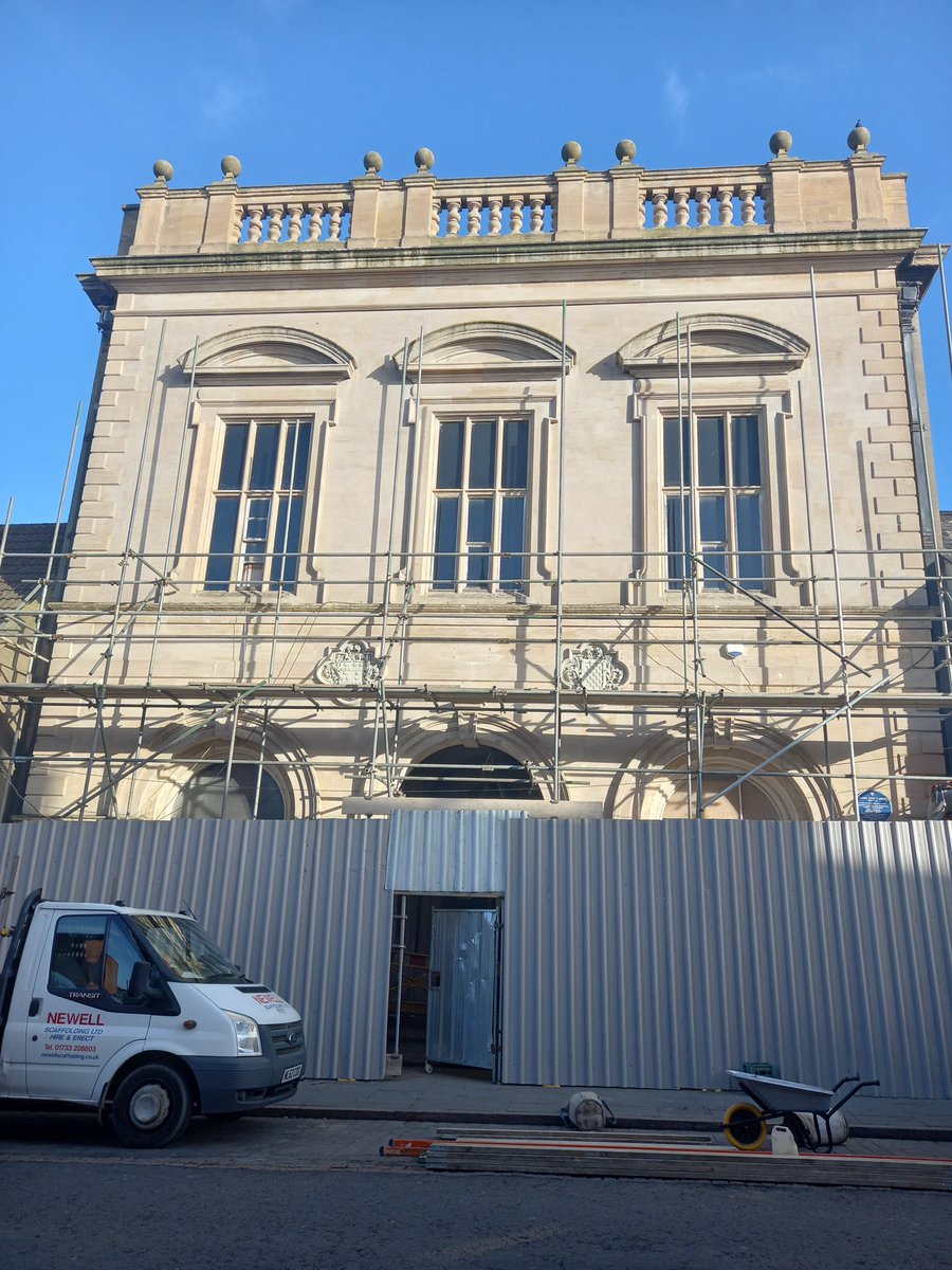 Scaffolding going up at Westgate Hall in Grantham HSHAZ. New life for an old building! @HistoricEngland