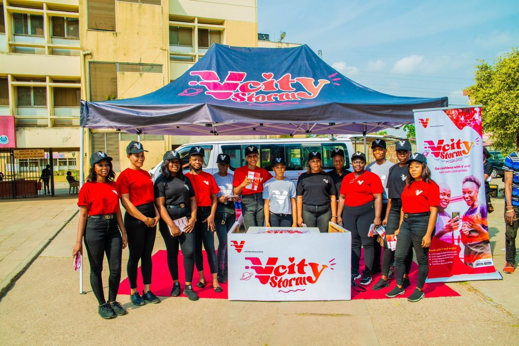Cele__Audu's tweet photo. I Just say make I let you know say @vbankng dey throw party & freebies around Yabatech, Oyingbo & Trade Fair so make you no miss out.
Look out for the V City Storm Crew around Yabatech, Oyingbo & Trade Fair Market and experience cashless lifestyle #VCityStorm #GoCashlessWithV πΊ https://t.co/fK1ggi00us