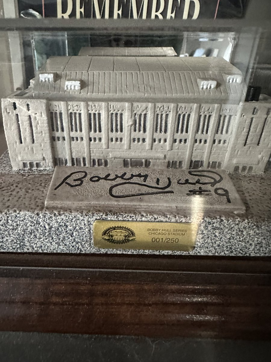 MikeSolarte's tweet photo. My Chicago heart aches with the passing of The Golden Jet. Bobby Hull was 84, an NHL and Windy City legend. A part of him lives on in my home, and forever in my heart. #RIPJet https://t.co/jjcWqYpZqo