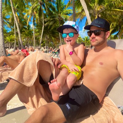#NewProfilePic me and my boy Jay enjoying last beach in Mexico thanks for the hat <a href="/NieuwlandFeed/">Nieuwland Feed & Supply Limited</a>