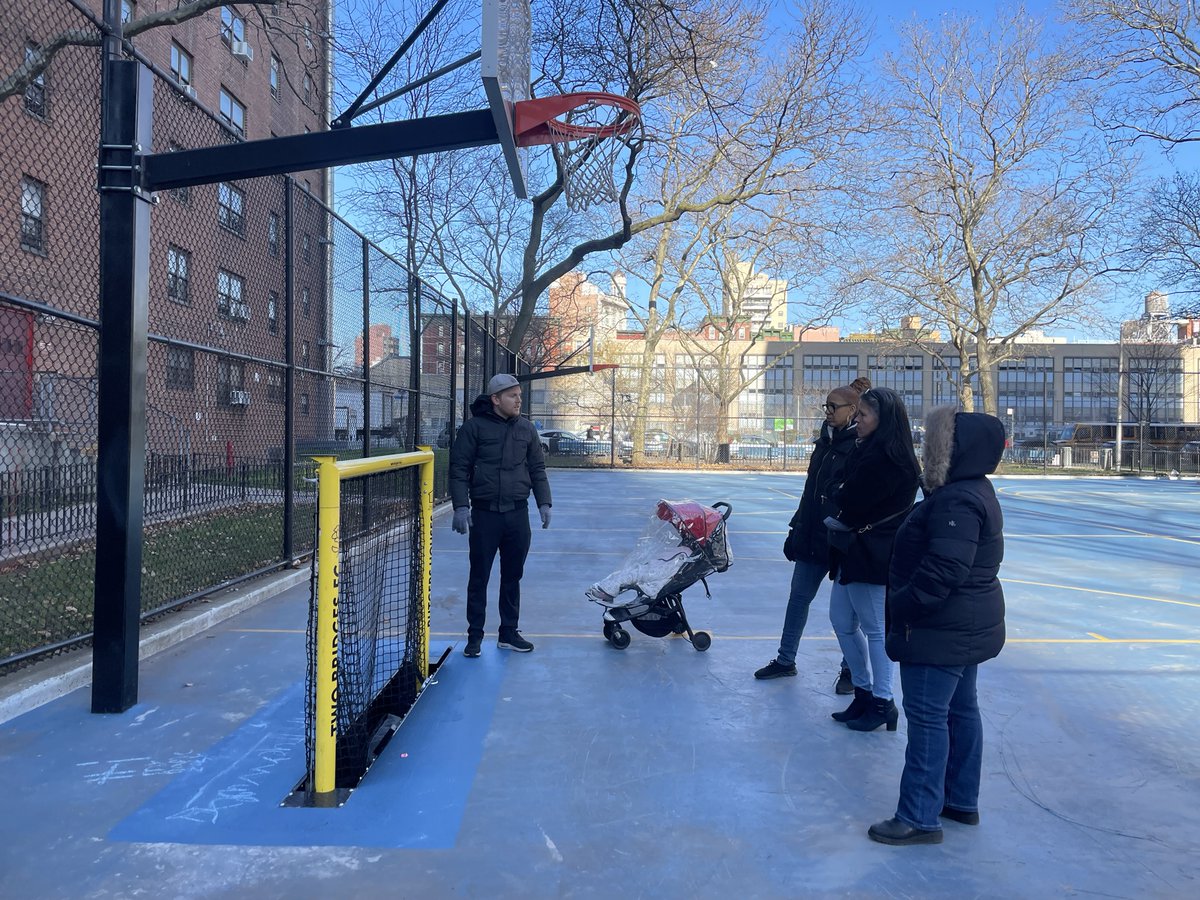NYCHA's tweet photo. Retractable soccer goal posts have been added to Rutgers Houses, thanks to the nonprofit, @OverUnderPlay. Residents now get to choose between soccer or basketball.

https://t.co/pOCqDcmFIq

#NYCHAResidents #ConnectedCommunities https://t.co/Cpz7lhyxCS