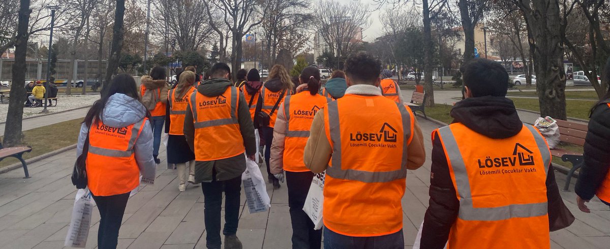 BusraGungorSHU's tweet photo. Yaşamak ve Yaşatmak için; Canlara Para gözüyle bakmadan Eşit Sağlık Hakkı için LÖSEV'in Mücadelesi Mücademizdir! 
#LÖSANTEyeTamRuhsat
#LÖSEV
#GüneşLÖSEVdenDoğacak
@ustunezer 
@hulya_unver 
@losev1998 https://t.co/EQoOP9xW0r