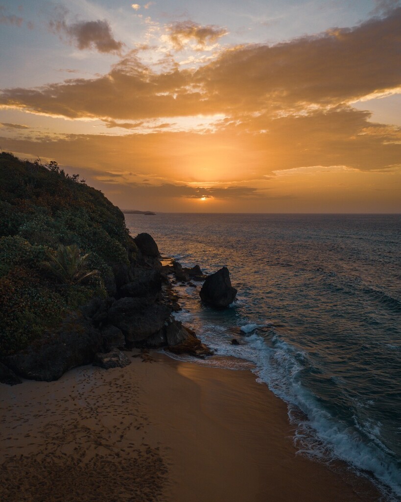 “Beautiful sunsets need cloudy skies” ​​​​​​​​

#drones #droneoftheday #dronelife #dronefly #dronesdaily ​​​​​​​​
#discoverpuertorico #dronephoto #droneshot #instadrone #droneofficial #droneshots #droneheroes #dronepic #dronebois #droneg… instagr.am/p/CoC3bZJMlXM/