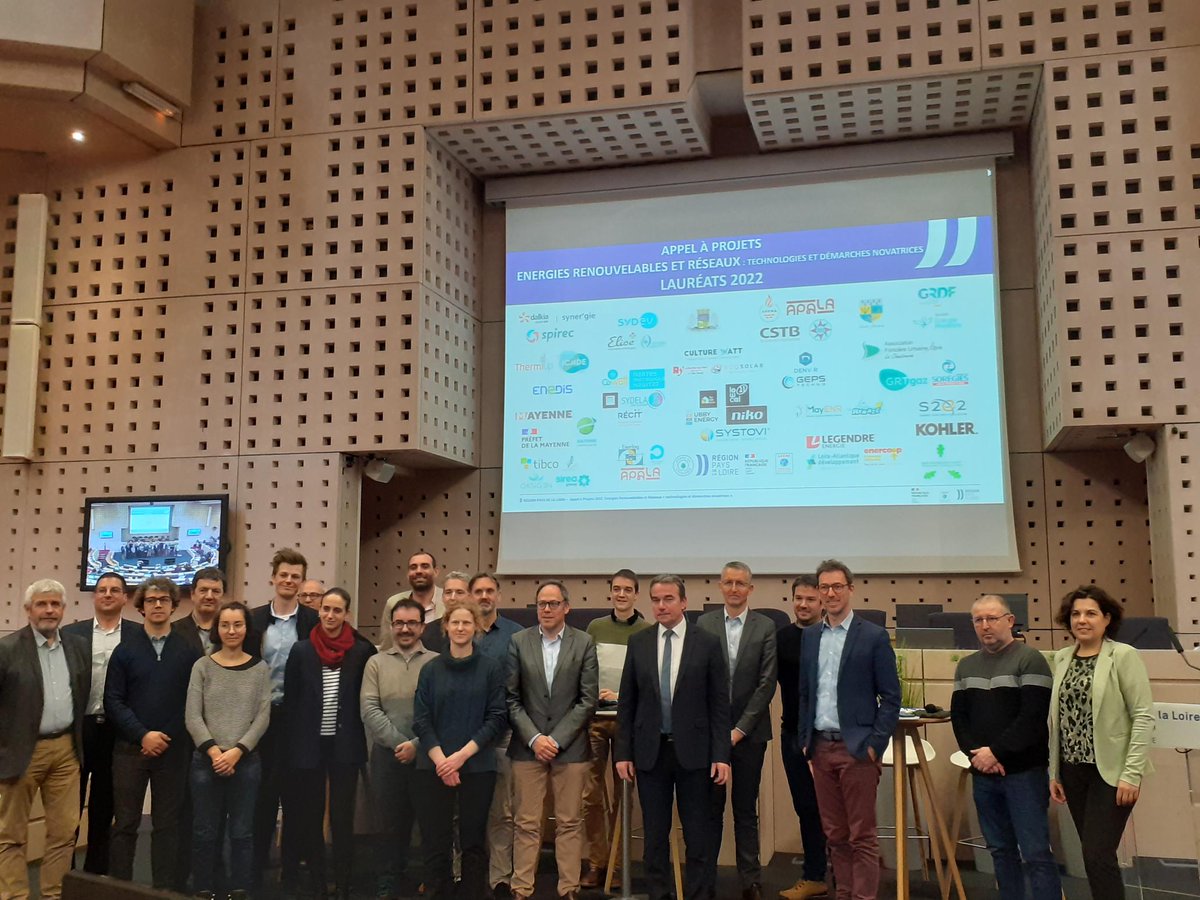 enedis_pdl's tweet photo. 🏆Preuve de notre engagement dans la #TransitionEcologique, l'outil de cartographie des capacités du réseau, développé par @Enedis, est lauréat de l’appel à projets lancé par la Région et l'@ademe. Cette innovation aide les porteurs de projets #EnR en amont de leur raccordement💡 https://t.co/qR6HS6TFhJ