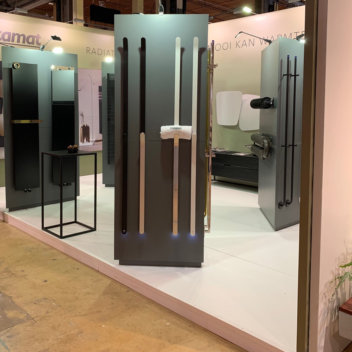 InstamatWT's tweet photo. Voor de nieuwste trends op het gebied van verwarmen moet je tijdens @DesigndistrictA (24 t/m 26 mei '23) op de stand van @InstamatWT zijn! Hier kun je bijvoorbeeld de elektrische radiator Maan bewonderen. Een prachtig designobject, gemaakt van staal, die heerlijke warmte afgeeft! https://t.co/gEwIbXYyB8