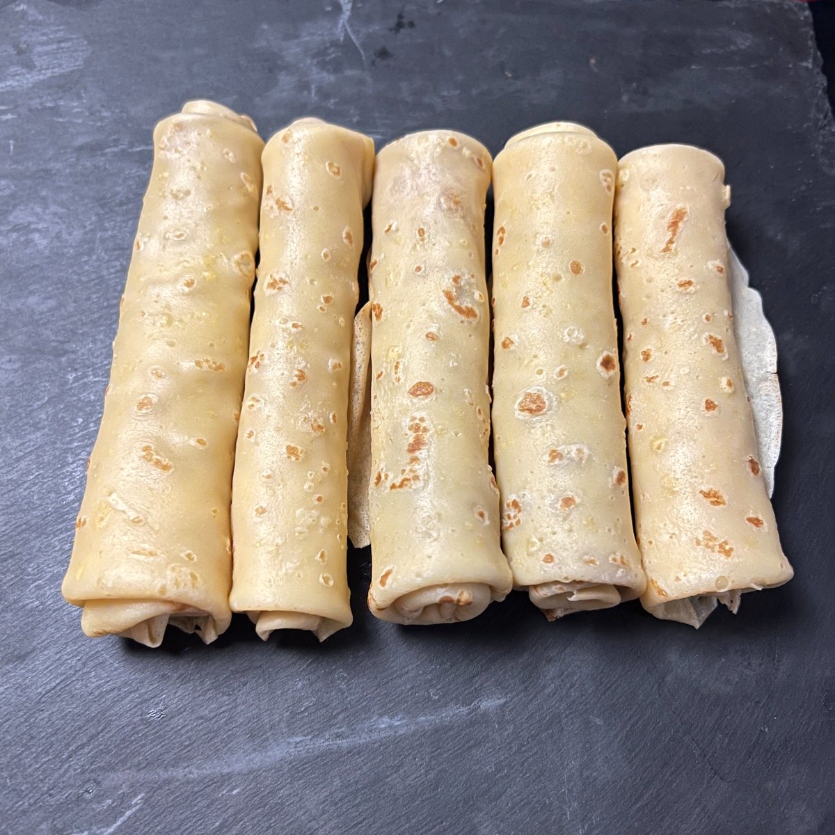CarrefourFrance's tweet photo. On va mettre fin au débat sur les crêpes  :

Like ❤️ pour les roulées, RT 🔁 pour les pliées https://t.co/2OyKg2XfIx