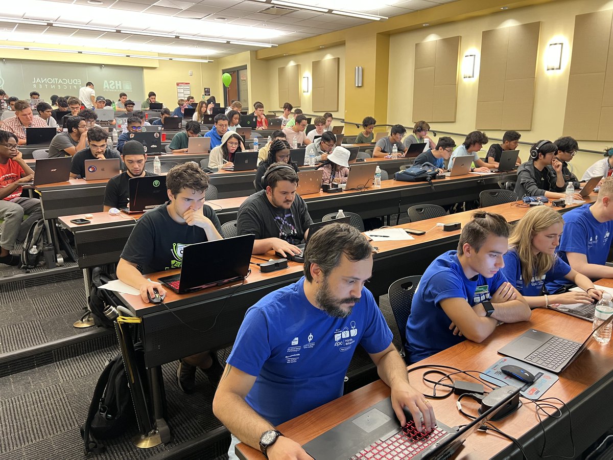 USF Computer Science and Computer Engineering Students competed in a 12-hour Hack-A-Thon called "HackJam"
#cse #usfcse #hackjam #usfcse #GoBulls #computerscience 
usf.edu/engineering/cs…