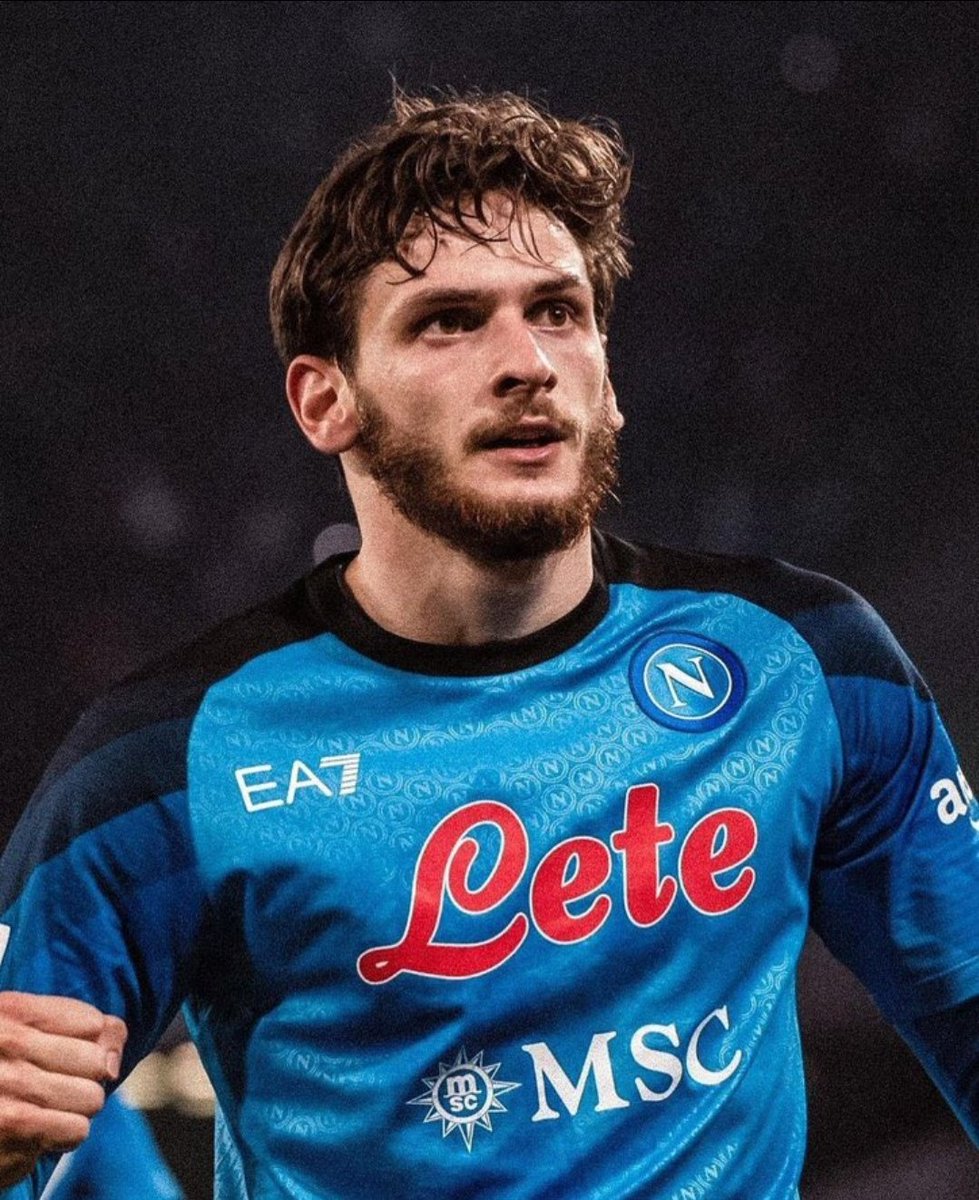 *La contraseña del WiFi está atrás del router*

Atrás del router: