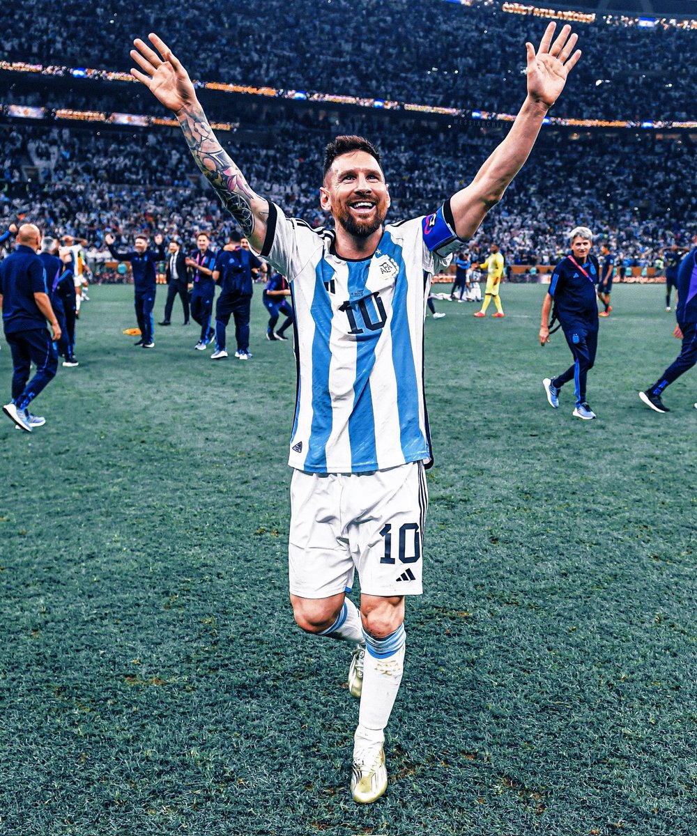 gastihirsch's tweet photo. El tipo es el mejor jugador en la historia del deporte más popular del mundo, y cuando habla te das cuenta que no tiene ni un miligramo de soberbia. Es la humildad en persona. Por eso el amor que le tenemos es tan puro. https://t.co/jCZzs6rikH