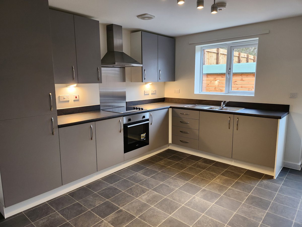 EricaHillmanSW's tweet photo. Working in partnership with Bloors and @bailygarner we took handover of 4 properties on Friday at Allimore Lane, Alcester 🏡 2 x #sharedownership 3 bed houses and 2 x #socialrent houses; 1 x 2 bed and 1 x 3 bed 🏘 https://t.co/ER4SVTuEpN