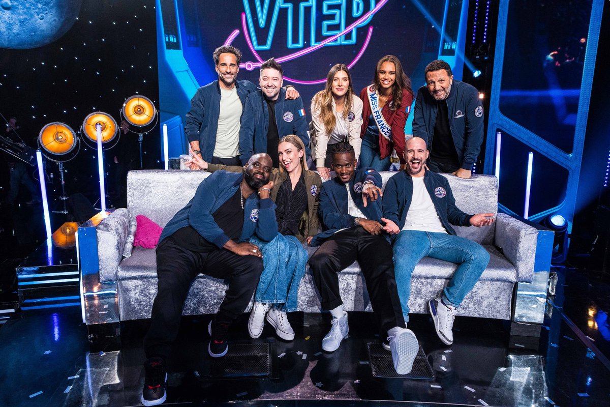 VTEP_TF1's tweet photo. #VTEP Mission Spatiale 🚀 #Inédit 
👽Un prime inédit durant lequel les invités et les téléspectateurs vont prendre part à une toute nouvelle mission dans l’Espace !🪐
🛰️ Fous-rires garantis ce vendredi 3 février à 21h10 sur @TF1 ! https://t.co/QI9INDyIcS