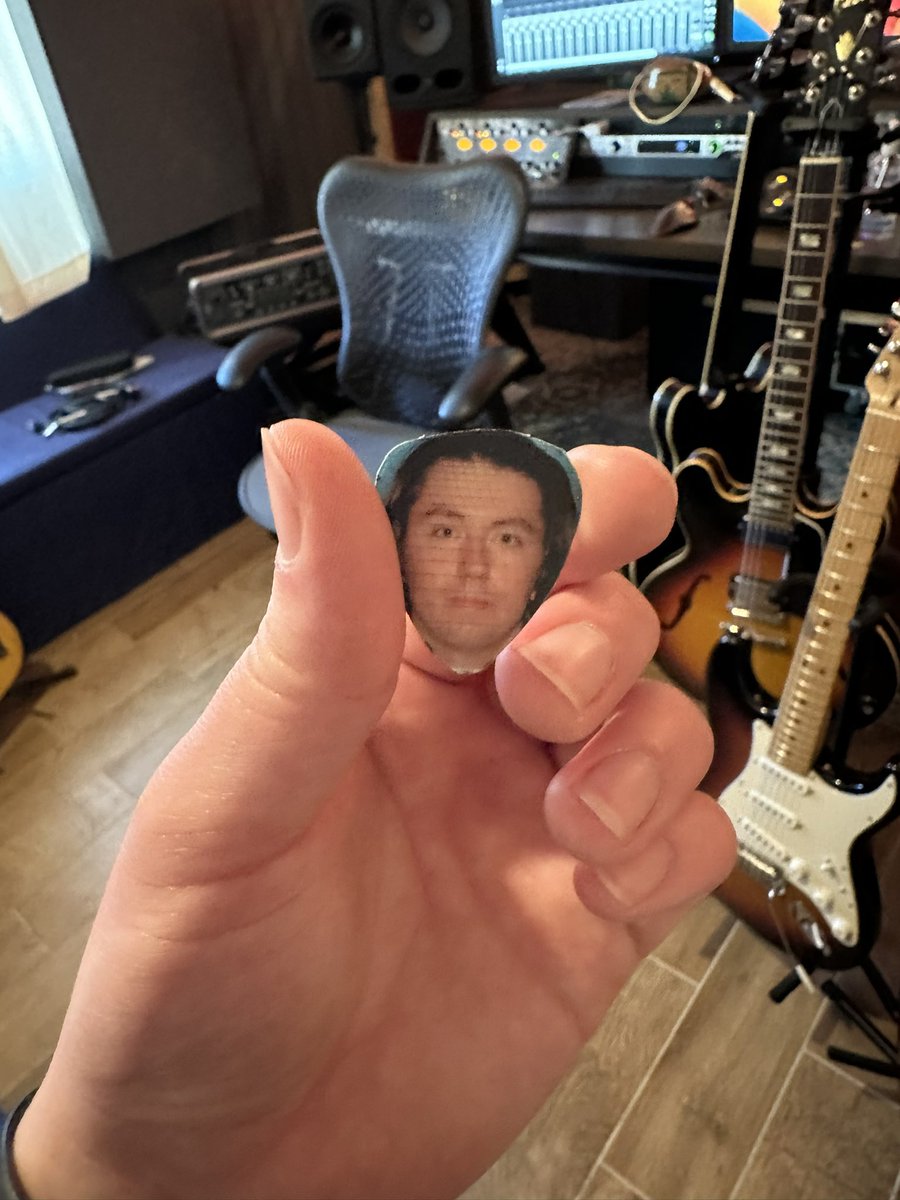 wahoobeans's tweet photo. using the @mattilettuce pick to record guitars today https://t.co/0HSsPlNgMy