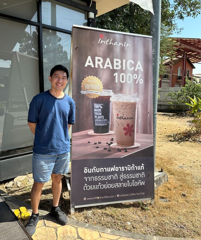 natureworks's tweet photo. Our colleague, Watid Watanyupaisan, took the team to #Inthanin to see their cups & straws made with Ingeo biopolymer and, of course, to enjoy a cup of coffee. ☕🌱
#biobased #Ingeo #PLA #compostable #fsw #serviceware #biocup https://t.co/vcGMeIamzd