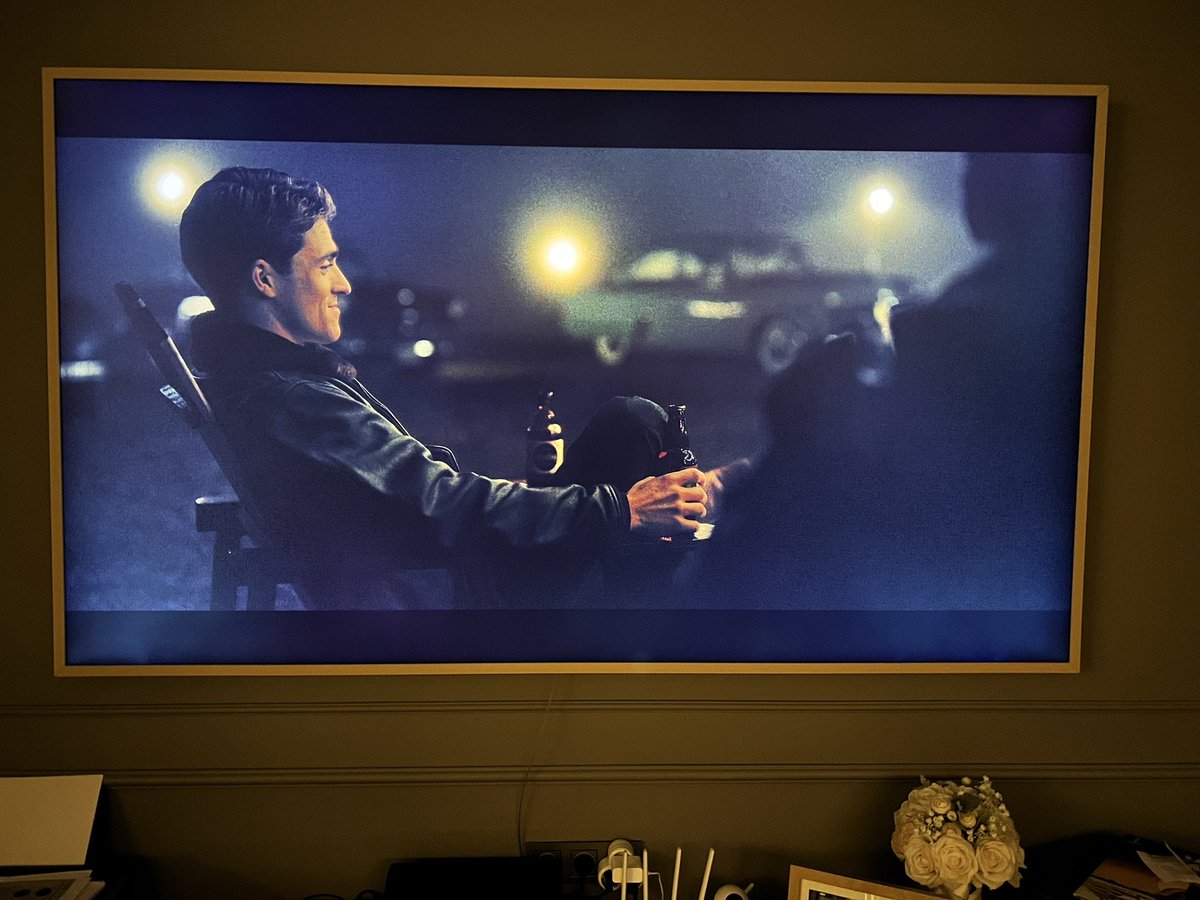 Ceminay35's tweet photo. 2hafta önce aldığım Samsung 85 inç Frame TV,görüleceği üzere beyaz bulutlar içinde.Dünyanın parasını vererek görüntü kalitesi için aldığım TV nin bu haline,Servis görürgörmez arıza olduğunu söylediği halde @SamsungTurkiye gayet normal dedi!! @Tuketicilerist @hakem_heyeti https://t.co/bSKRegRMyh