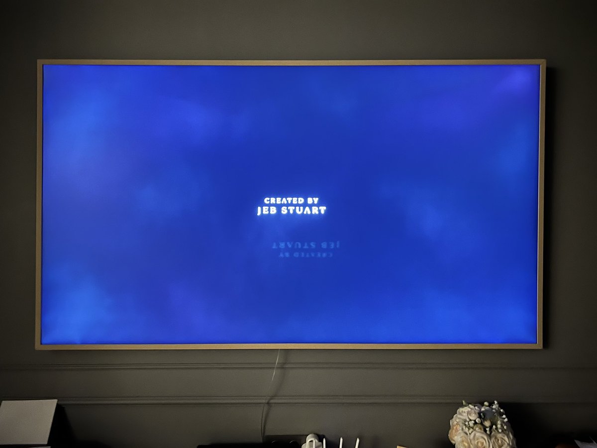 Ceminay35's tweet photo. 2hafta önce aldığım Samsung 85 inç Frame TV,görüleceği üzere beyaz bulutlar içinde.Dünyanın parasını vererek görüntü kalitesi için aldığım TV nin bu haline,Servis görürgörmez arıza olduğunu söylediği halde @SamsungTurkiye gayet normal dedi!! @Tuketicilerist @hakem_heyeti https://t.co/bSKRegRMyh