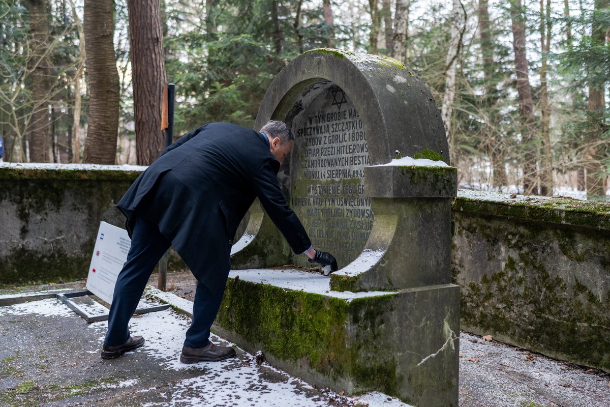 SecondGent46's tweet photo. Everyone wants to know where they are from. My ancestors were likely from Gorlice, Poland. The town’s Jewish community was exterminated in the Holocaust, yet today the town’s leaders are working to honor the lives lost and remember the past, setting an example for us all. https://t.co/FNlnIhTWCo