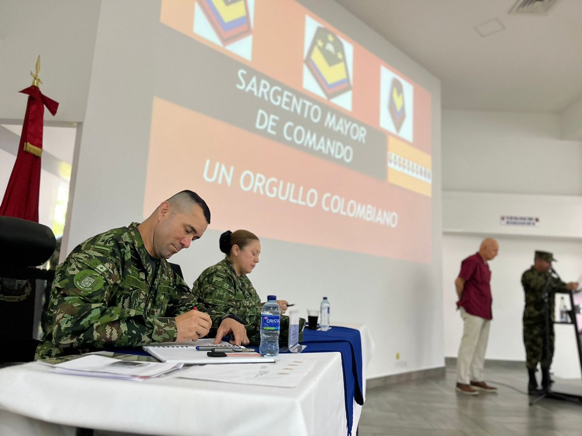 SMC_EJERCITO's tweet photo. En nuestra Escuela Militar de Suboficiales, inició el Primer Seminario de Liderazgo Propositivo, donde  capacitamos a los sargentos mayores de comando del @COL_EJERCITO, como parte de su fortalecimiento de acuerdo a la intención del comandante de nuestra institución. https://t.co/Z8TIl9yAzH